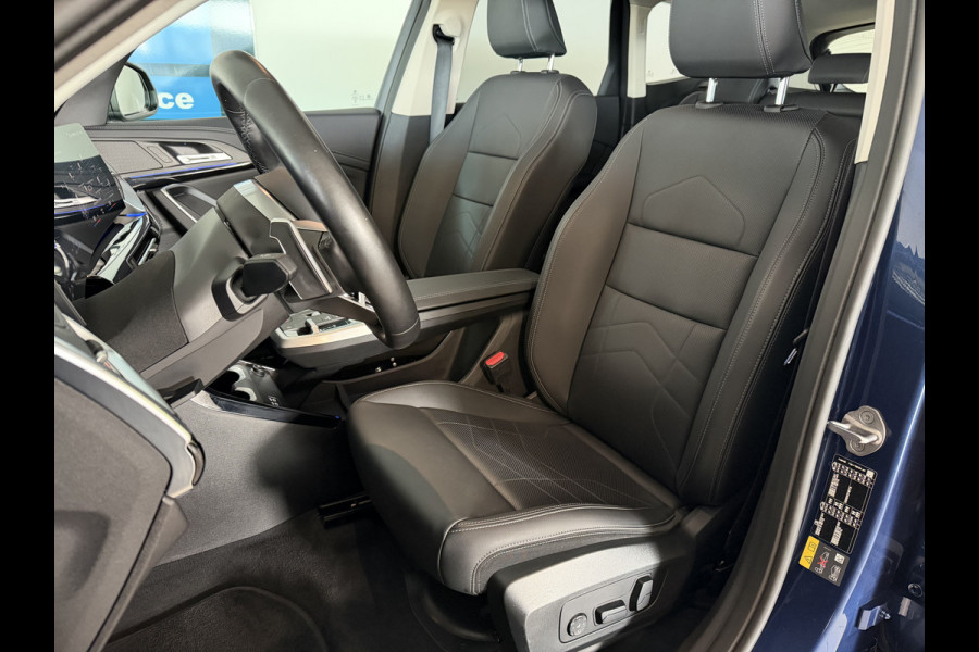 BMW X1 xDrive30e 327 PK Panoramadak / Leer / HUD / Trekhaak / 360 camera