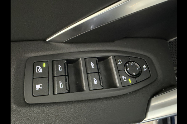 BMW X1 xDrive30e 327 PK Panoramadak / Leer / HUD / Trekhaak / 360 camera