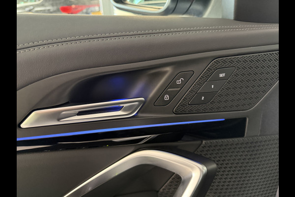 BMW X1 xDrive30e 327 PK Panoramadak / Leer / HUD / Trekhaak / 360 camera