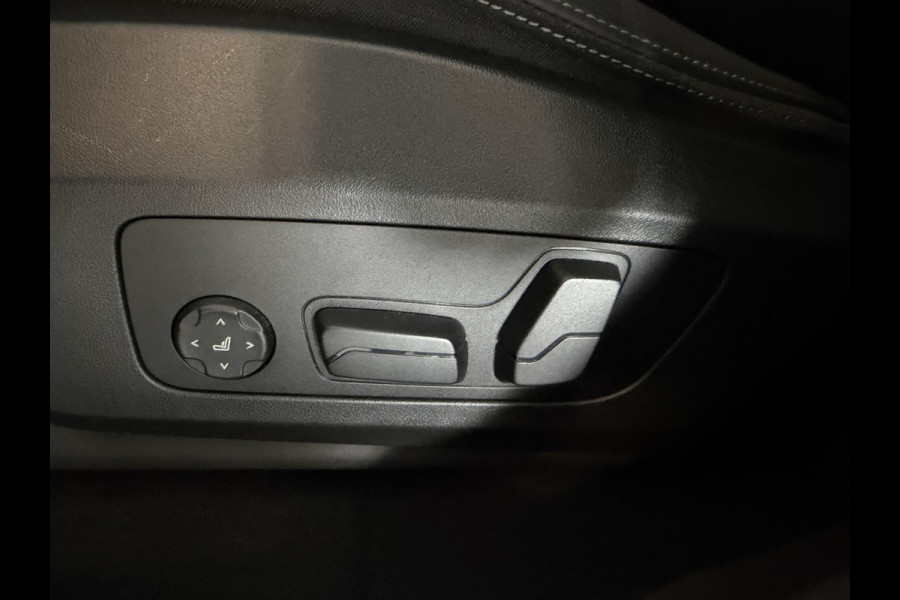 BMW X1 xDrive30e 327 PK Panoramadak / Leer / HUD / Trekhaak / 360 camera