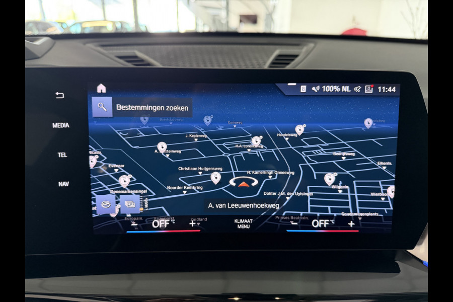 BMW X1 xDrive30e 327 PK Panoramadak / Leer / HUD / Trekhaak / 360 camera