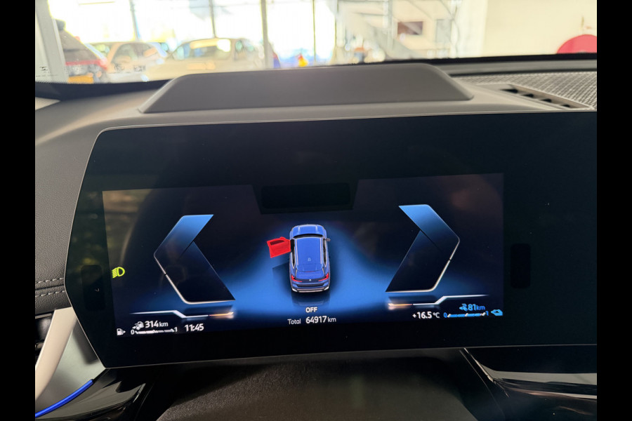 BMW X1 xDrive30e 327 PK Panoramadak / Leer / HUD / Trekhaak / 360 camera