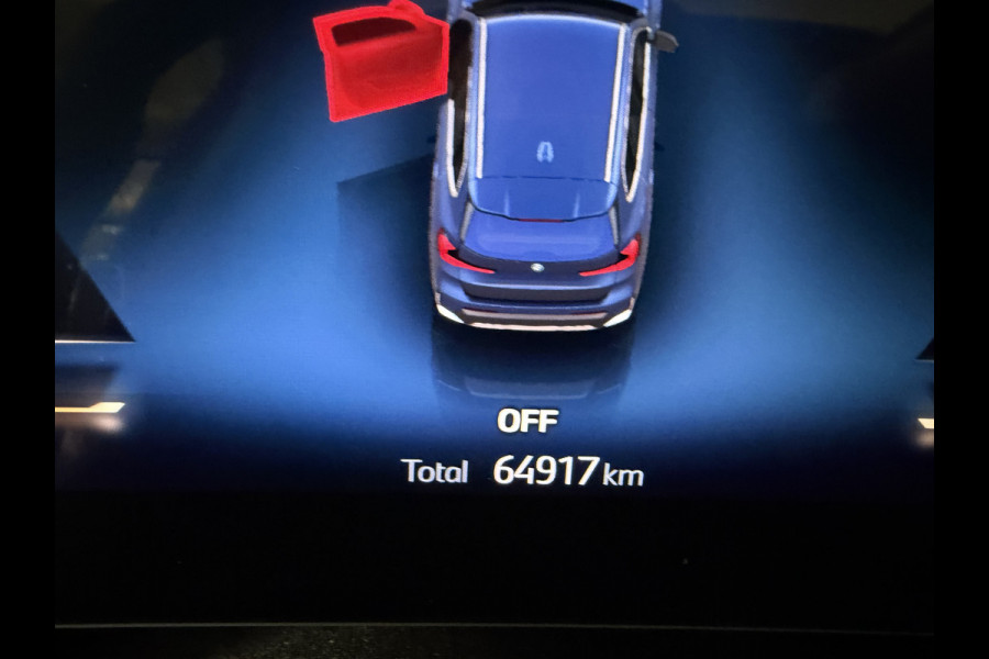 BMW X1 xDrive30e 327 PK Panoramadak / Leer / HUD / Trekhaak / 360 camera