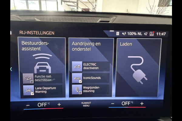 BMW X1 xDrive30e 327 PK Panoramadak / Leer / HUD / Trekhaak / 360 camera