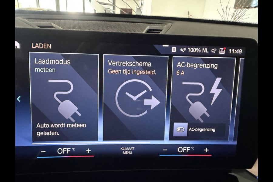BMW X1 xDrive30e 327 PK Panoramadak / Leer / HUD / Trekhaak / 360 camera
