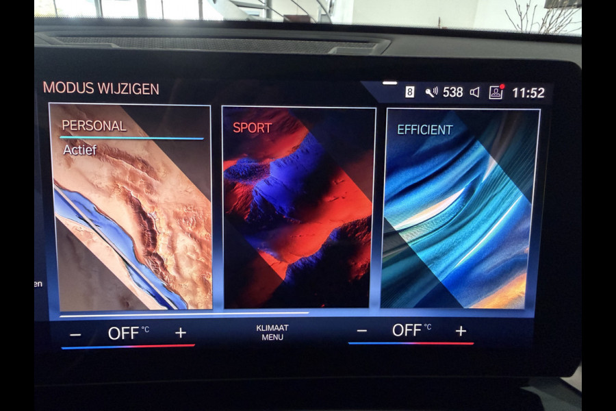 BMW X1 xDrive30e 327 PK Panoramadak / Leer / HUD / Trekhaak / 360 camera