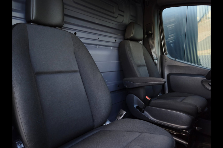 Mercedes-Benz Sprinter 316 RWD AUTOMAAT CRUISE CLIMA 2800KG TREKHAAK CAMERA STOELVERWARMING L2H2 BLACK EDITION