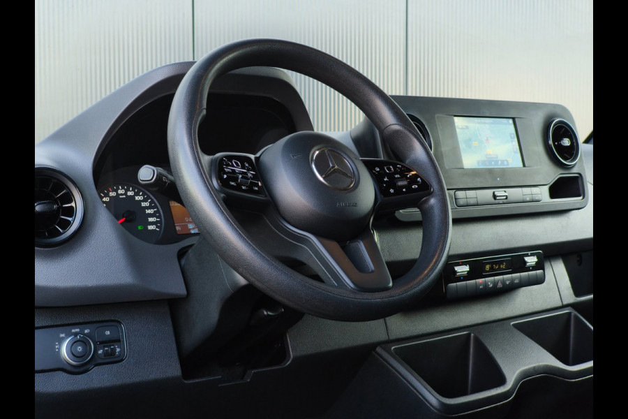Mercedes-Benz Sprinter 316 RWD AUTOMAAT CRUISE CLIMA 2800KG TREKHAAK CAMERA STOELVERWARMING L2H2 BLACK EDITION