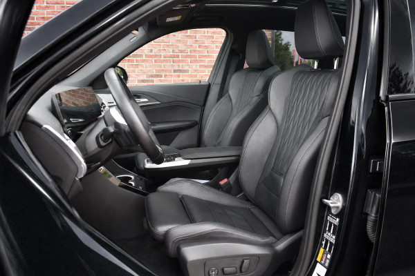 BMW iX1 xDrive30 M-Sport Pano ACC Trekh E-zetels HUD H/K Massage