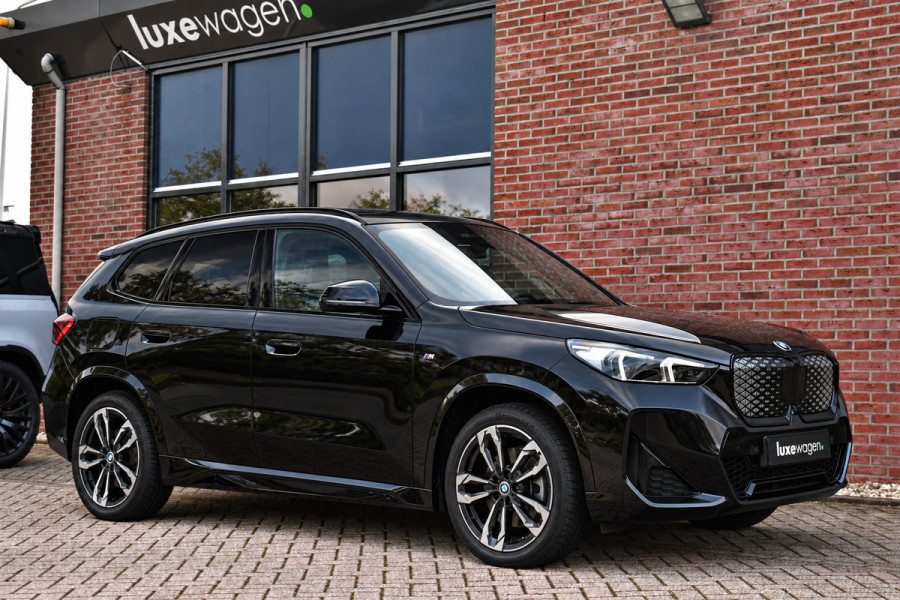 BMW iX1 xDrive30 M-Sport Pano ACC Trekh E-zetels HUD H/K Massage