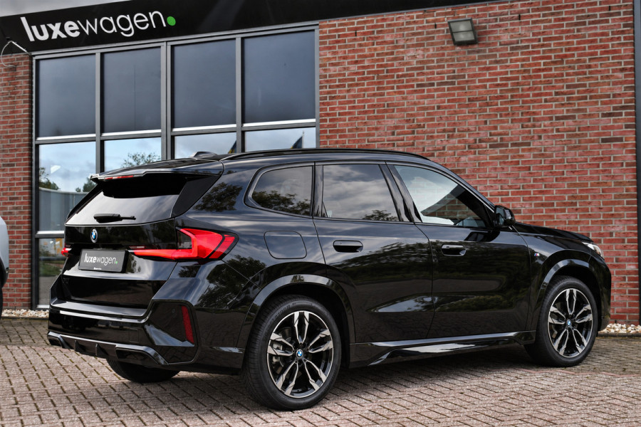 BMW iX1 xDrive30 M-Sport Pano ACC Trekh E-zetels HUD H/K Massage