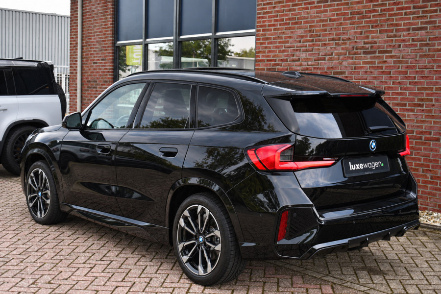 BMW iX1 xDrive30 M-Sport Pano ACC Trekh E-zetels HUD H/K Massage