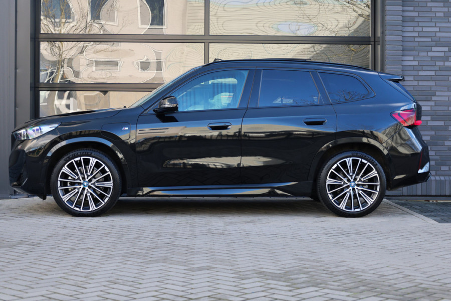 BMW X1 xDrive30e | M-SPORT | NAP! | PANO | H/K AUDIO | MEMORY | 20'' | KEYLESS | LED ADAPTIEF |