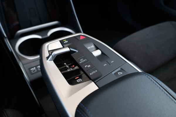 BMW X1 xDrive30e | M-SPORT | NAP! | PANO | H/K AUDIO | MEMORY | 20'' | KEYLESS | LED ADAPTIEF |