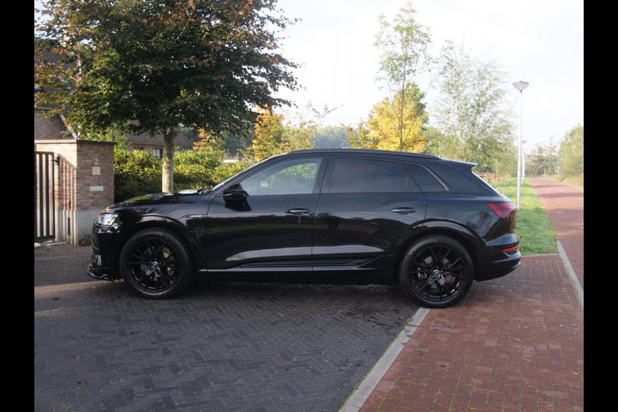 Audi e-tron 55 quattro Advanced edition Plus 95 kWh | Black Optic Pakket | Maxton Spoiler | Camera | Sfeerverlichting | NL-Auto |
