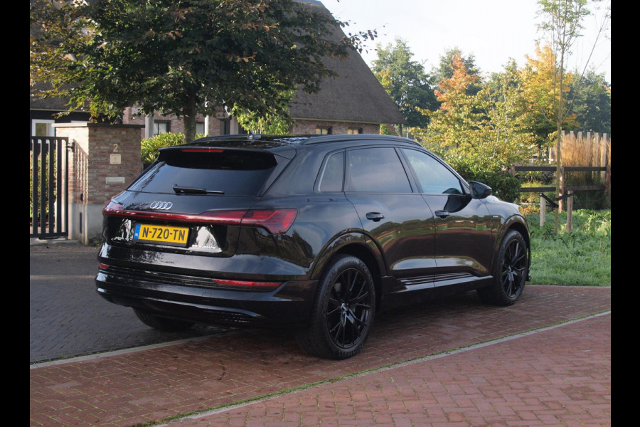 Audi e-tron 55 quattro Advanced edition Plus 95 kWh | Black Optic Pakket | Maxton Spoiler | Camera | Sfeerverlichting | NL-Auto |