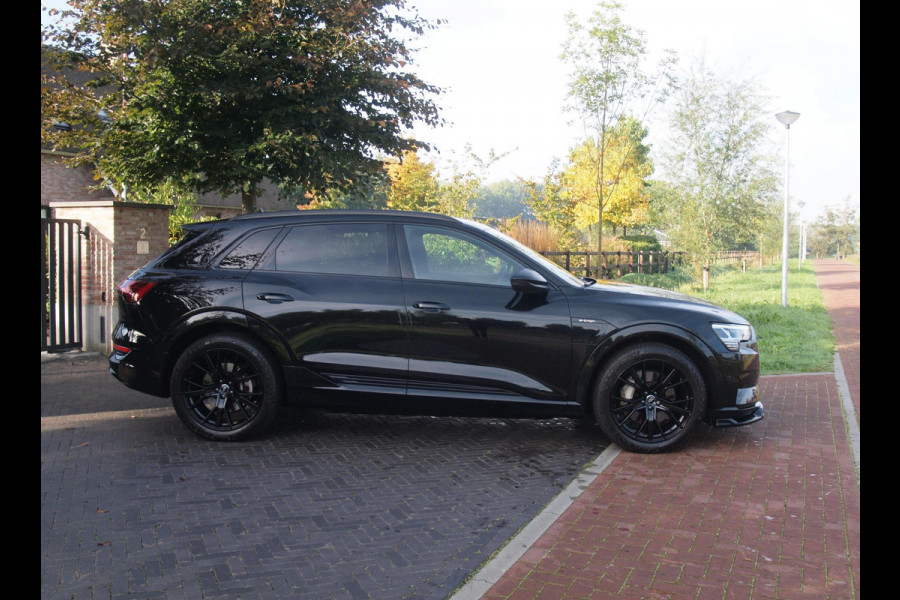 Audi e-tron 55 quattro Advanced edition Plus 95 kWh | Black Optic Pakket | Maxton Spoiler | Camera | Sfeerverlichting | NL-Auto |
