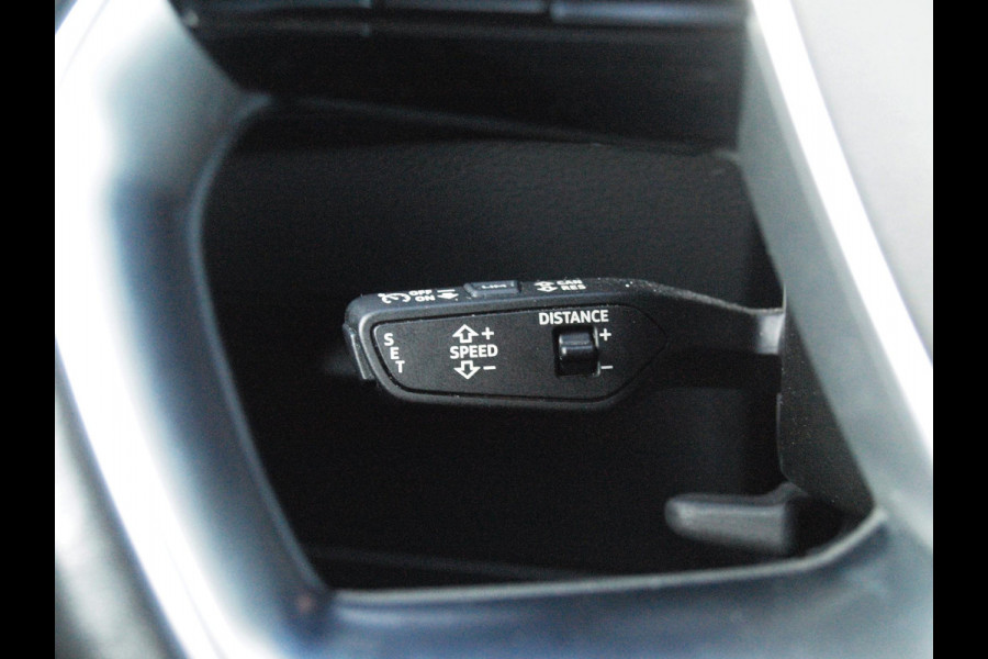 Audi e-tron 55 quattro Advanced edition Plus 95 kWh | Black Optic Pakket | Maxton Spoiler | Camera | Sfeerverlichting | NL-Auto |