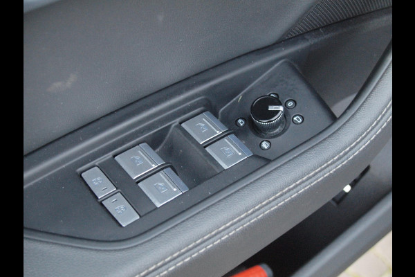 Audi e-tron 55 quattro Advanced edition Plus 95 kWh | Black Optic Pakket | Maxton Spoiler | Camera | Sfeerverlichting | NL-Auto |