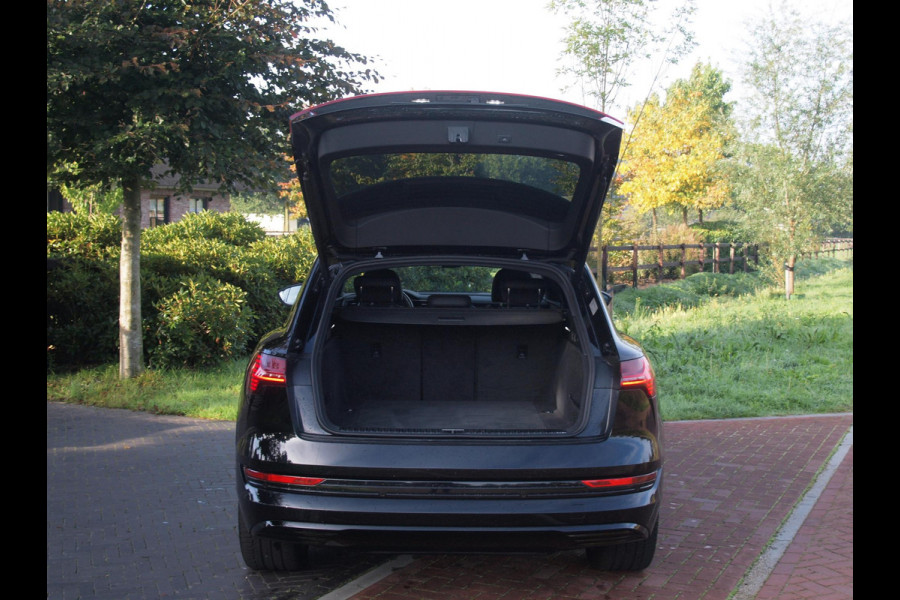 Audi e-tron 55 quattro Advanced edition Plus 95 kWh | Black Optic Pakket | Maxton Spoiler | Camera | Sfeerverlichting | NL-Auto |