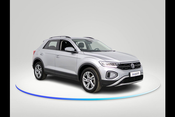 Volkswagen T-Roc 1.5 TSI Life 75 Edition 150 pk Automaat | Navigatie | Trekhaak | Parkeersensoren (Park assist) | Achteruitrijcamera | Adaptieve cruise control | Lane assist | Apple carplay / Android auto |