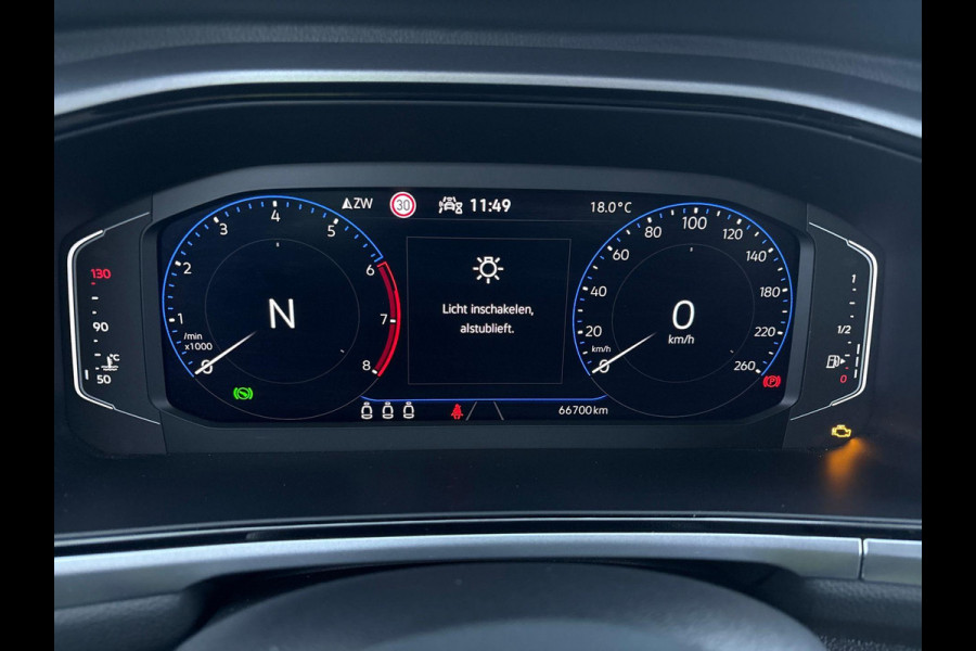Volkswagen T-Roc 1.5 TSI Life 75 Edition 150 pk Automaat | Navigatie | Trekhaak | Parkeersensoren (Park assist) | Achteruitrijcamera | Adaptieve cruise control | Lane assist | Apple carplay / Android auto |