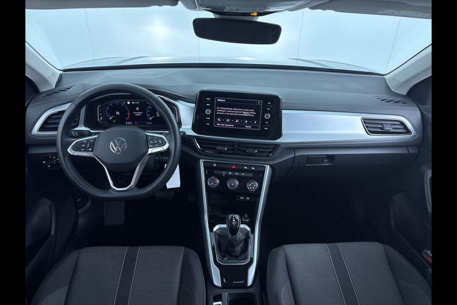 Volkswagen T-Roc 1.5 TSI Life 75 Edition 150 pk Automaat | Navigatie | Trekhaak | Parkeersensoren (Park assist) | Achteruitrijcamera | Adaptieve cruise control | Lane assist | Apple carplay / Android auto |