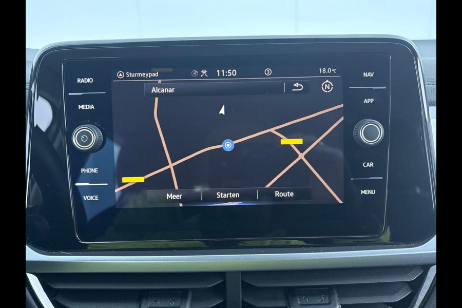Volkswagen T-Roc 1.5 TSI Life 75 Edition 150 pk Automaat | Navigatie | Trekhaak | Parkeersensoren (Park assist) | Achteruitrijcamera | Adaptieve cruise control | Lane assist | Apple carplay / Android auto |