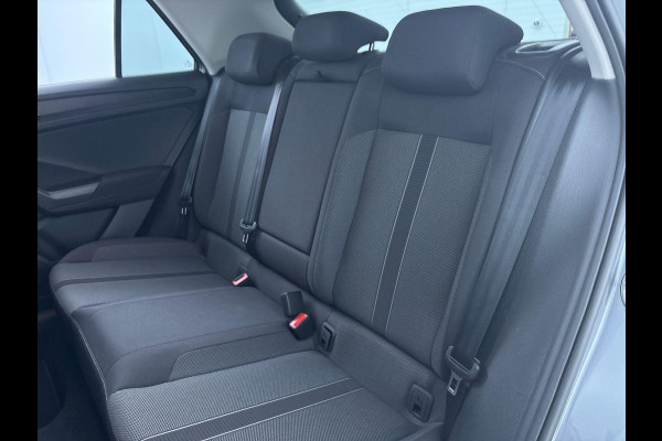 Volkswagen T-Roc 1.5 TSI Life 75 Edition 150 pk Automaat | Navigatie | Trekhaak | Parkeersensoren (Park assist) | Achteruitrijcamera | Adaptieve cruise control | Lane assist | Apple carplay / Android auto |