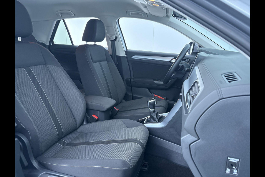 Volkswagen T-Roc 1.5 TSI Life 75 Edition 150 pk Automaat | Navigatie | Trekhaak | Parkeersensoren (Park assist) | Achteruitrijcamera | Adaptieve cruise control | Lane assist | Apple carplay / Android auto |