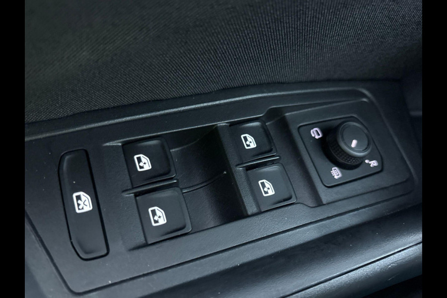Volkswagen T-Roc 1.5 TSI Life 75 Edition 150 pk Automaat | Navigatie | Trekhaak | Parkeersensoren (Park assist) | Achteruitrijcamera | Adaptieve cruise control | Lane assist | Apple carplay / Android auto |