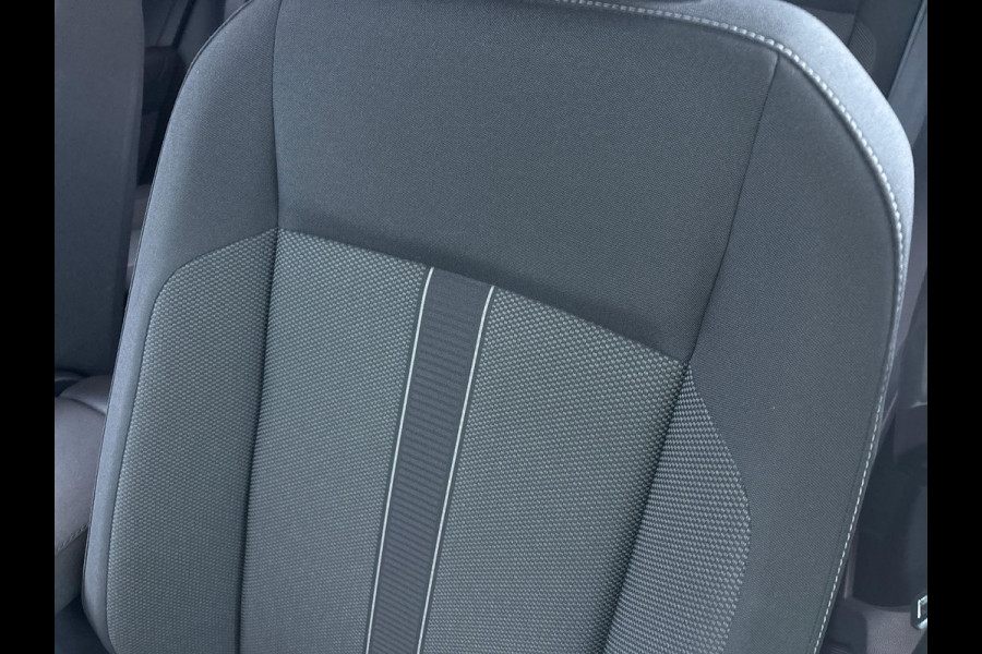 Volkswagen T-Roc 1.5 TSI Life 75 Edition 150 pk Automaat | Navigatie | Trekhaak | Parkeersensoren (Park assist) | Achteruitrijcamera | Adaptieve cruise control | Lane assist | Apple carplay / Android auto |