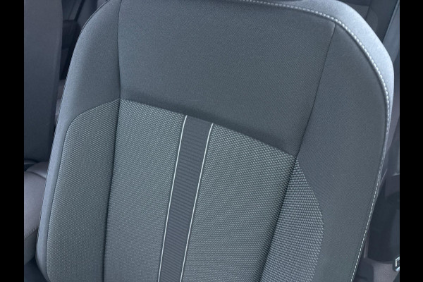 Volkswagen T-Roc 1.5 TSI Life 75 Edition 150 pk Automaat | Navigatie | Trekhaak | Parkeersensoren (Park assist) | Achteruitrijcamera | Adaptieve cruise control | Lane assist | Apple carplay / Android auto |