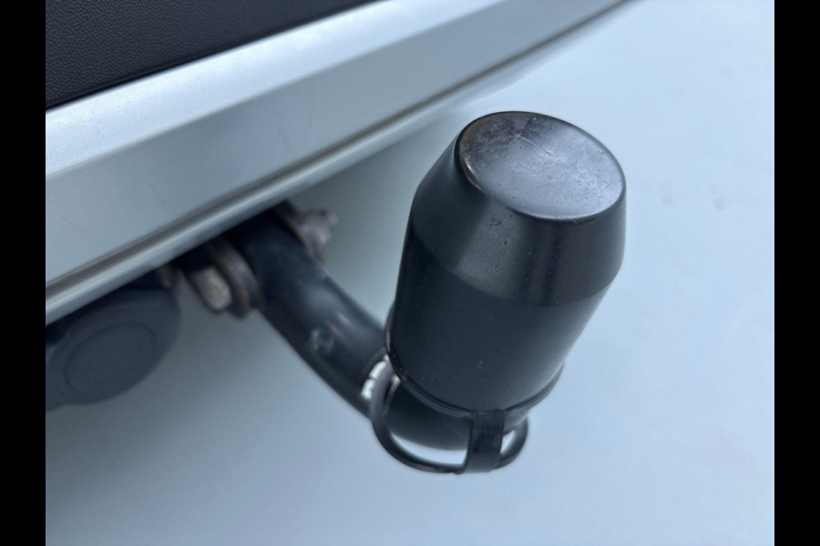 Volkswagen T-Roc 1.5 TSI Life 75 Edition 150 pk Automaat | Navigatie | Trekhaak | Parkeersensoren (Park assist) | Achteruitrijcamera | Adaptieve cruise control | Lane assist | Apple carplay / Android auto |