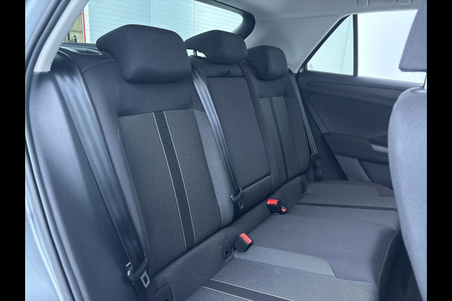 Volkswagen T-Roc 1.5 TSI Life 75 Edition 150 pk Automaat | Navigatie | Trekhaak | Parkeersensoren (Park assist) | Achteruitrijcamera | Adaptieve cruise control | Lane assist | Apple carplay / Android auto |