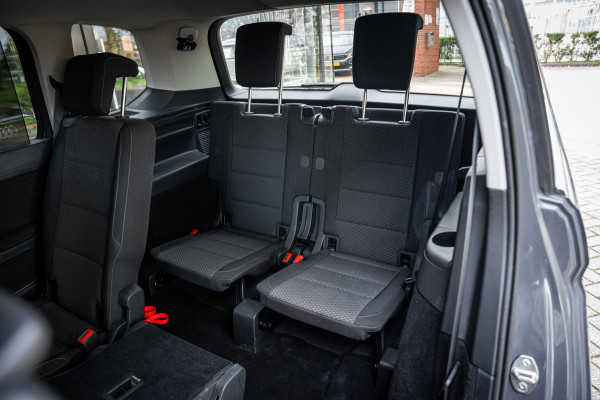 Volkswagen Touran 1.5 TSI Highline 7p | Autom. | PDC | Cruise | Trekhaak | LMV | Climate |