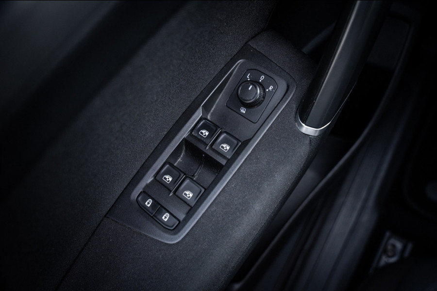 Volkswagen Touran 1.5 TSI Highline 7p | Autom. | PDC | Cruise | Trekhaak | LMV | Climate |
