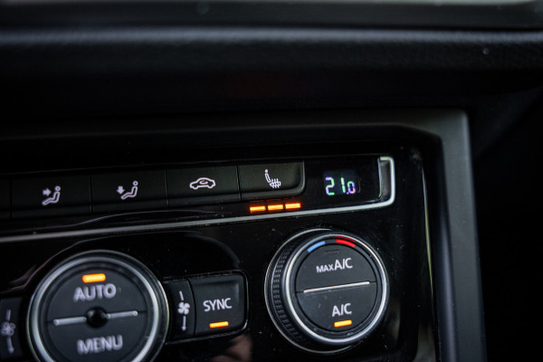 Volkswagen Touran 1.5 TSI Highline 7p | Autom. | PDC | Cruise | Trekhaak | LMV | Climate |