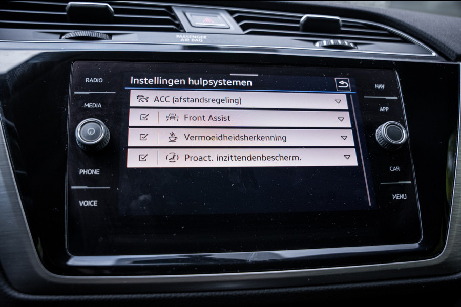 Volkswagen Touran 1.5 TSI Highline 7p | Autom. | PDC | Cruise | Trekhaak | LMV | Climate |