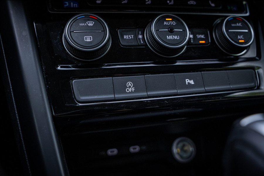 Volkswagen Touran 1.5 TSI Highline 7p | Autom. | PDC | Cruise | Trekhaak | LMV | Climate |