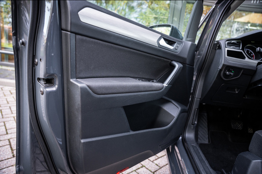 Volkswagen Touran 1.5 TSI Highline 7p | Autom. | PDC | Cruise | Trekhaak | LMV | Climate |