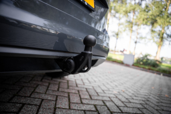 Volkswagen Touran 1.5 TSI Highline 7p | Autom. | PDC | Cruise | Trekhaak | LMV | Climate |
