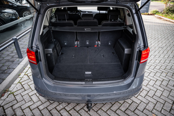 Volkswagen Touran 1.5 TSI Highline 7p | Autom. | PDC | Cruise | Trekhaak | LMV | Climate |