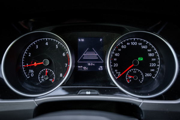 Volkswagen Touran 1.5 TSI Highline 7p | Autom. | PDC | Cruise | Trekhaak | LMV | Climate |