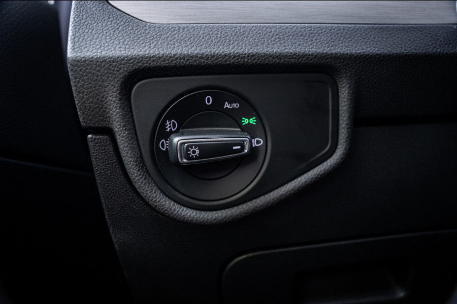 Volkswagen Touran 1.5 TSI Highline 7p | Autom. | PDC | Cruise | Trekhaak | LMV | Climate |