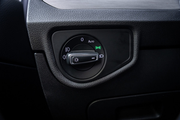 Volkswagen Touran 1.5 TSI Highline 7p | Autom. | PDC | Cruise | Trekhaak | LMV | Climate |