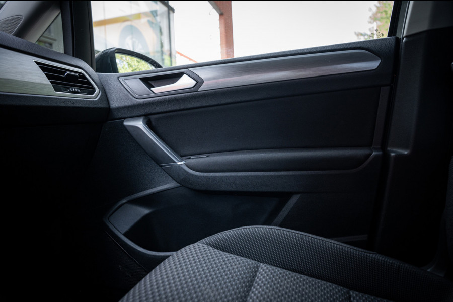 Volkswagen Touran 1.5 TSI Highline 7p | Autom. | PDC | Cruise | Trekhaak | LMV | Climate |