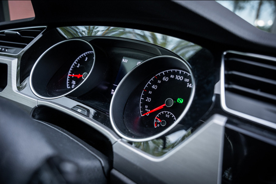 Volkswagen Touran 1.5 TSI Highline 7p | Autom. | PDC | Cruise | Trekhaak | LMV | Climate |
