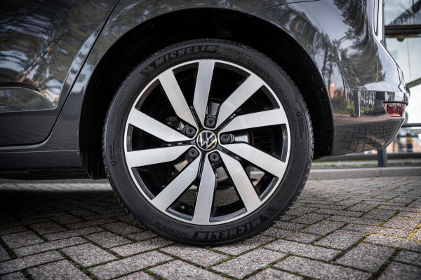 Volkswagen Touran 1.5 TSI Highline 7p | Autom. | PDC | Cruise | Trekhaak | LMV | Climate |