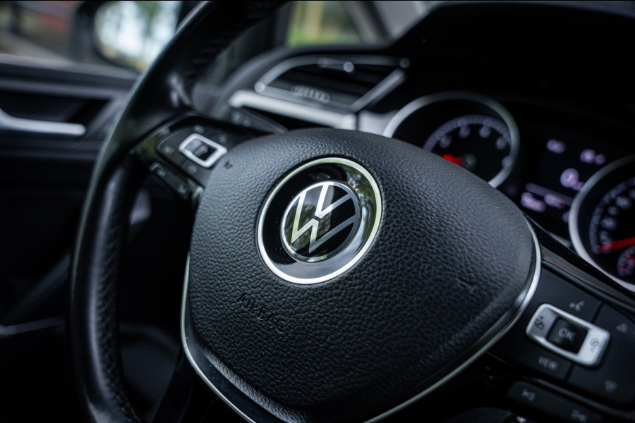 Volkswagen Touran 1.5 TSI Highline 7p | Autom. | PDC | Cruise | Trekhaak | LMV | Climate |